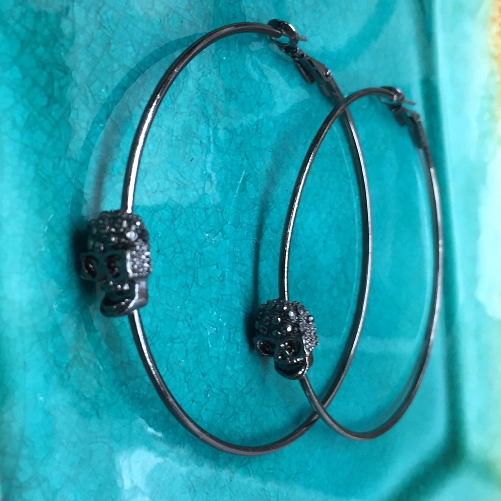 Skull earrings